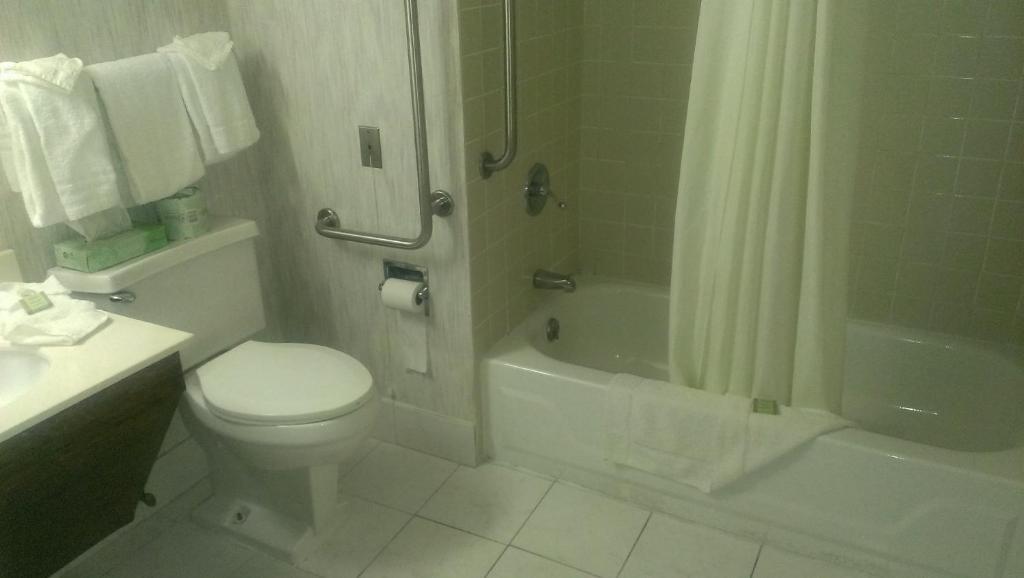 Quality Inn Уест Хейвън Стая снимка